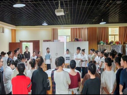 沪华校企携手共育专才 产教融合筑基行业未来 ——上海沪华酒店集团与广西现代职业技术学院联合开展实践教学活动