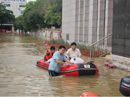风雨中的“主心骨” 淤泥里的“先锋旗” ——商学院党支部筑牢抗洪救灾红色堡垒